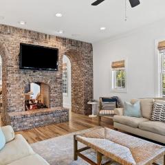 Parker by AvantStay Radiant Home w Stunning Design Close to Beach
