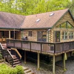 Half Moon by AvantStay 4BR Cabin w Large Deck Yard w Patio Outdoor Dining