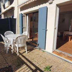 Studio avec coin-nuit, piscine, terrasse et parking à Sainte-Maxime, proche plages et commerces - FR-1-780-74