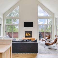 Emerald Elk at Village Creek by AvantStay Close to Slopes Village w Views