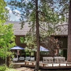 Skylight by AvantStay Elevated Mountain Home w Hot Tub Billiards Large Patio