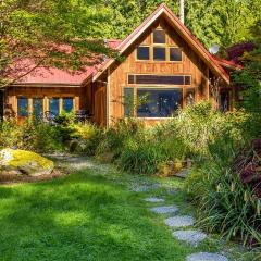 Rhythm Waters by AvantStay Garden Paradise Pond