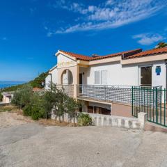 Apartments with parking space Makarska - 24464