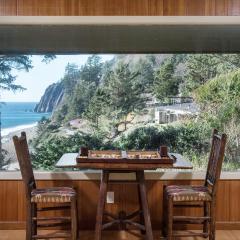 The Purcell House by AvantStay Surrounded in Lush Greenery w Large Yard Ocean Views