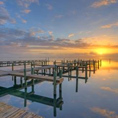 6BDR Bay Haven w Shared Waterfront Pool Boat Dock Keeper Trout by AvantStay