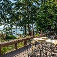Mutiny Bay Waterfront Cabin by AvantStay Views