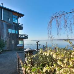 Langley Waterfront Condo by AvantStay A Views