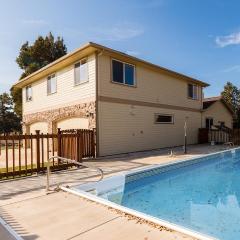 Powell by AvantStay Secluded Home only 10 Mins from DT Bend w Hot Tub