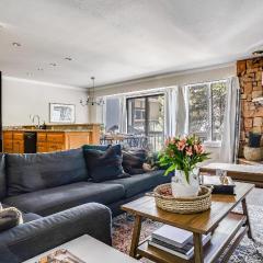Marillac by AvantStay Gorgeous Ski Cabin w Balcony Patio