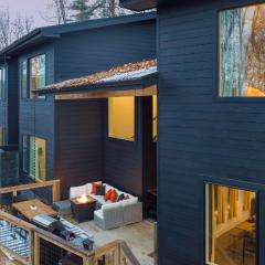 Dark Horse by AvantStay Secluded 5BDR w Hot Tub, Game Room, Deck Forest Views