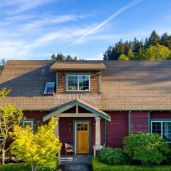Sunny Backyard Fireplace Coastal Access in Peaceful Neighborhood Near Shopping