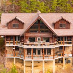 Pinnacle Chalet by AvantStay Luxury Cabin w Panoramic Views Fireplace Game Room