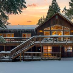 Cherry Hills Spacious Tahoe Cabin with Deck Fireplace Open Interiors