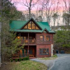 Four Bears Lodge by AvantStay Hot Tub Game Room Views Near Pigeon Forge
