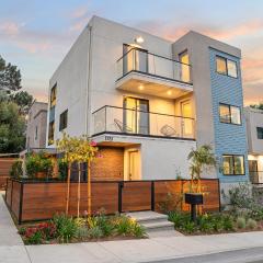 2 Homes in San Clemente by AvantStay Sleeps 26, Steps from Sunset Cliffs, Ocean Beach & Dining