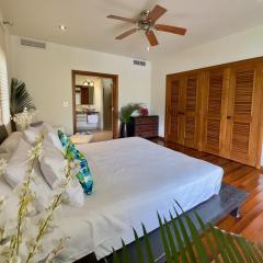 Lovely 1-Bedroom Apartment - Pool, Private Beach