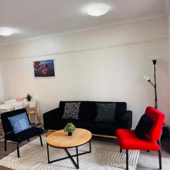 Minimalist 2-Bed, 2-Bath Apartment in Melbourne CBD - Free Parking