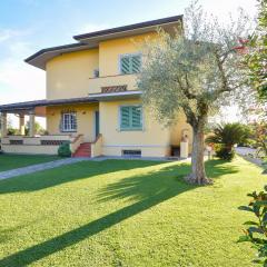 Beautiful Home In Capezzano Pianore