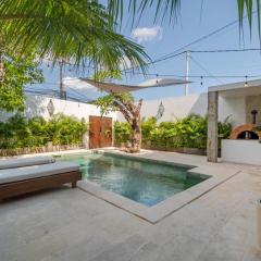 3BR Artful Retreat with Private Pool, Bathtub in Seminyak, 10 min to beach