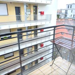 Prime Stay - Modern 1 Bedroom Apartment with Free Parking & Balcony