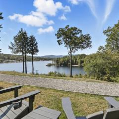 Elegant Waterfront Condo - Relax, Dine & Unwind