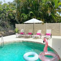 Naples Henrie Hideaway - Private Pool, pet friendly 12 mins from Beach & Downtown