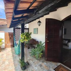 Excelente casa com garagem no centro de Búzios!