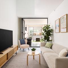 Luxury 5BR Home - Park Views - Near CBD & Airport