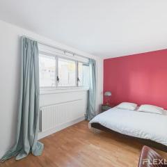 Charming bright one-bedroom flat with private balcony and shared swimming