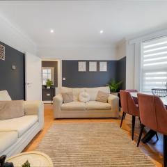 Bright 5BR Bedford Home, Sleeps 7, Perfect for Contractors Stay, Near Transport