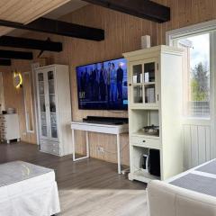 Spacious Summerhouse with Hot Tub & Garden