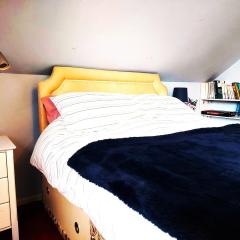 Double room with ensuite shower room in quiet, private house