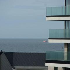 Beachfront Apartment - Stunning Views Balcony City Access