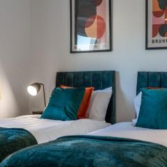 Modern Comfort 2BR Flat for 5 Central & Quite