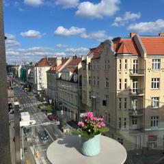 Windows to the City Stylish Apartment