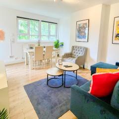 Disc Monthly Rate - 3 Bedroom flat with FREE WiFi & Private Balcony near Finsbury Park , Manor House , Highbury , Islington