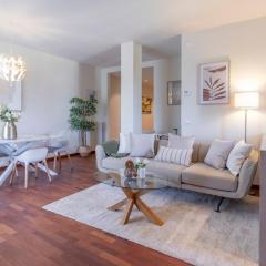 Relax in Lucca Terrace, Style and Parking