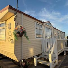 2 Bedroom Caravan - Sleeps 6 - Seaside Parking