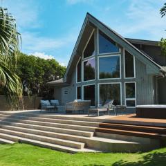 Monterey House by SANA