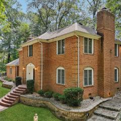 DC Luxury Retreat in Forest Spacious Full of Fun