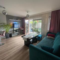 SECRET GARDEN APARTMENT z ogródkiem, bezpłatnym miejscem w garażu podziemnym