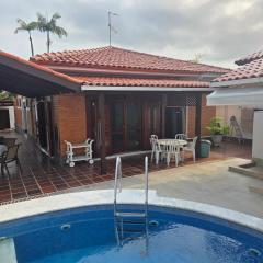 Casa com piscina, 300m praia, familiar