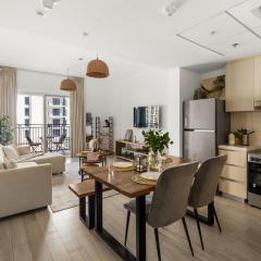 Canal-view 1br Balcony Pool Near F1 & Parks