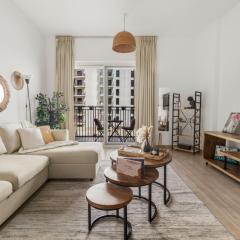 Waterfront Yas 1br Near F1 & Ticket Savings