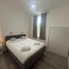 Spacious 2 Bedroom Flat In Heart of London!