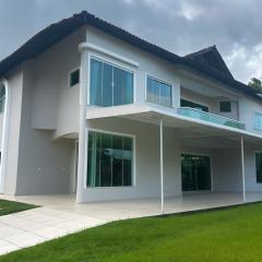 Large Home in Gated Community for COP30, 5 Suites, 480 m2, Green Ville I