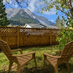 Hillcrest Hideaway: Spacious Mountain View Oasis