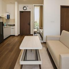 Modern Studio with Kitchenette Near Cyberhub and Airport