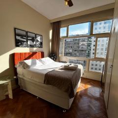 Apartamento em Copacabana com vista lateral do Mar