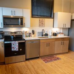 Uptown 1BR Apartment Walkable Fayette 102